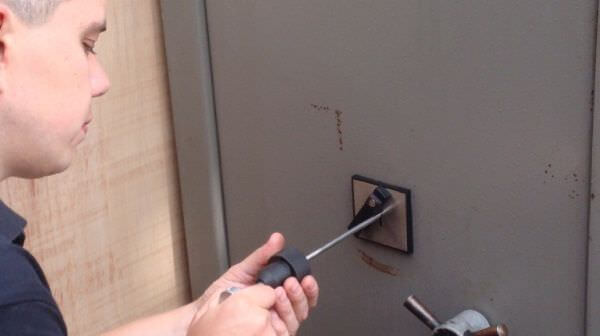 Вскрыть сейф без повреждений